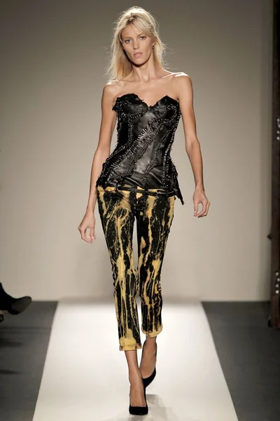 Look 3